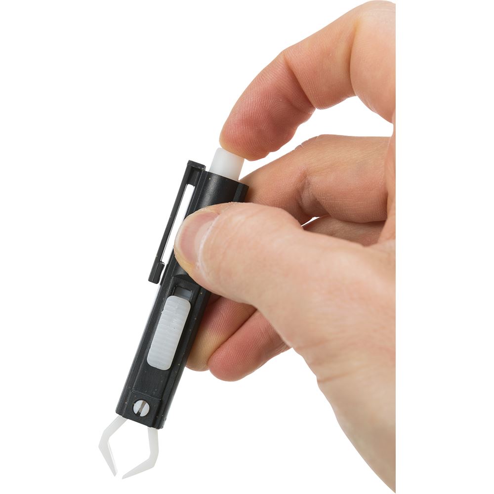 PINÇA EM PLÁSTICO PARA RETIRAR CARRAÇAS