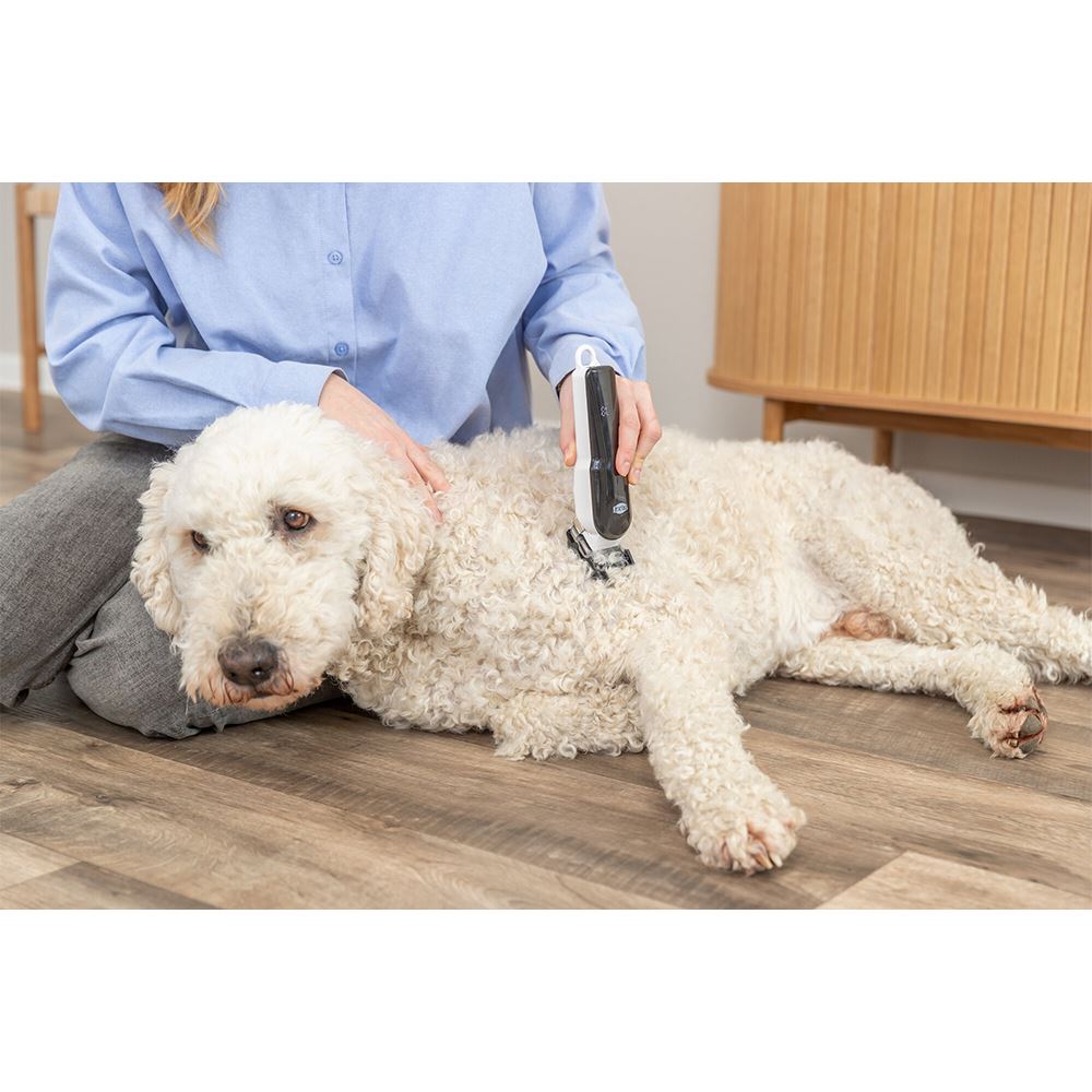 MAQUINA COM BATERIA PARA APARAR O PELO "TR1200"