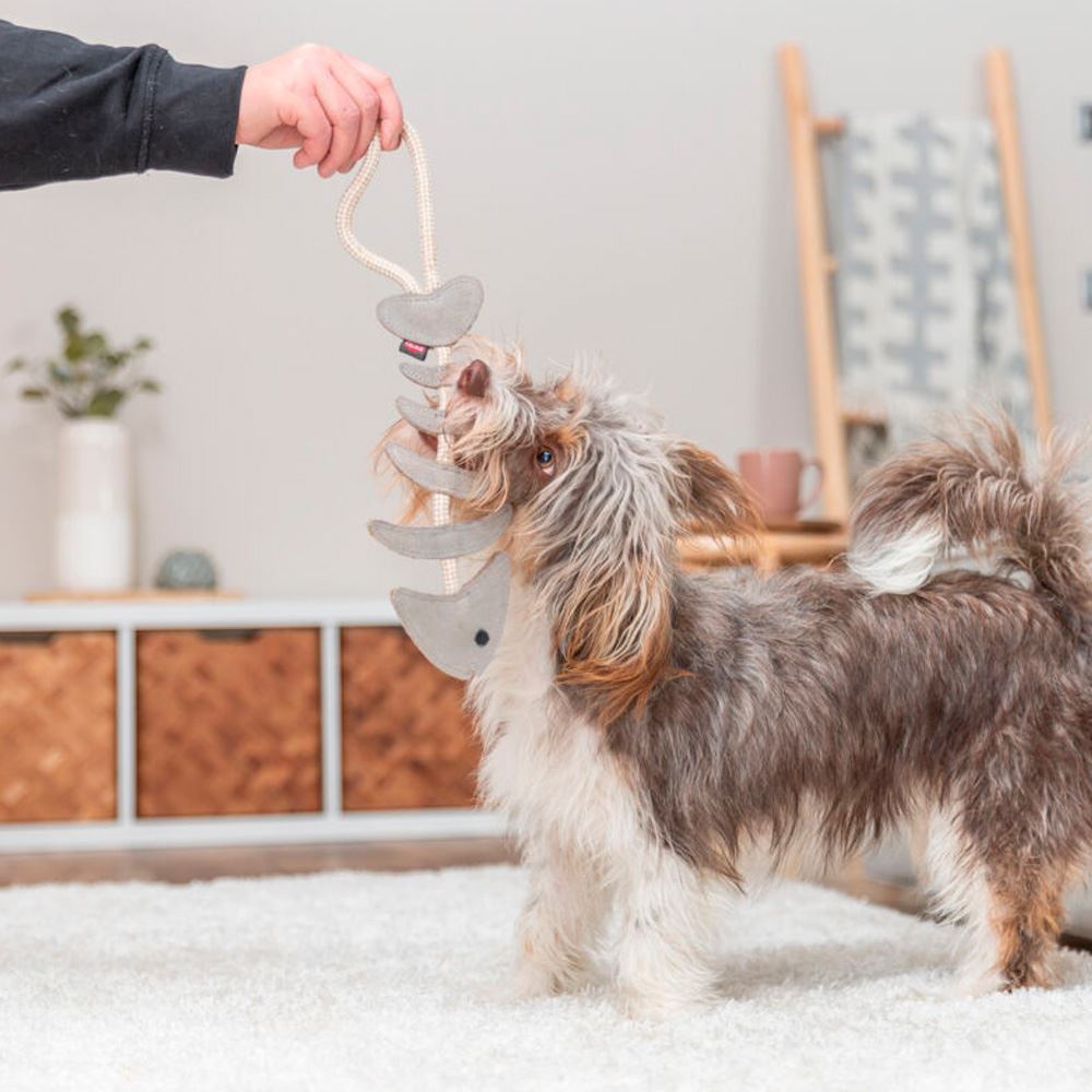 ESPINHA DE PEIXE EM PELE GENUÍNA E CORDA