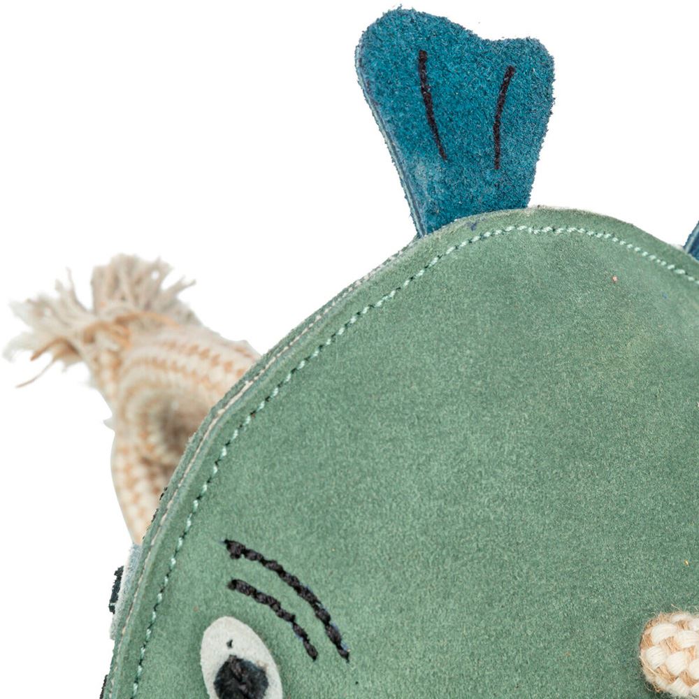 PEIXE EM PELE GENUINA E CORDA